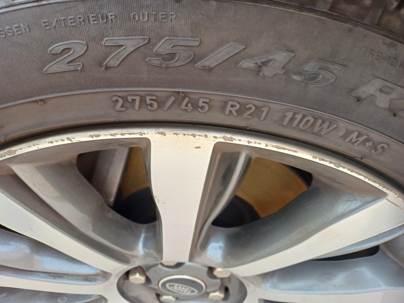 Used 2015 Range Rover Vogue SE for sale in Abu Dhabi